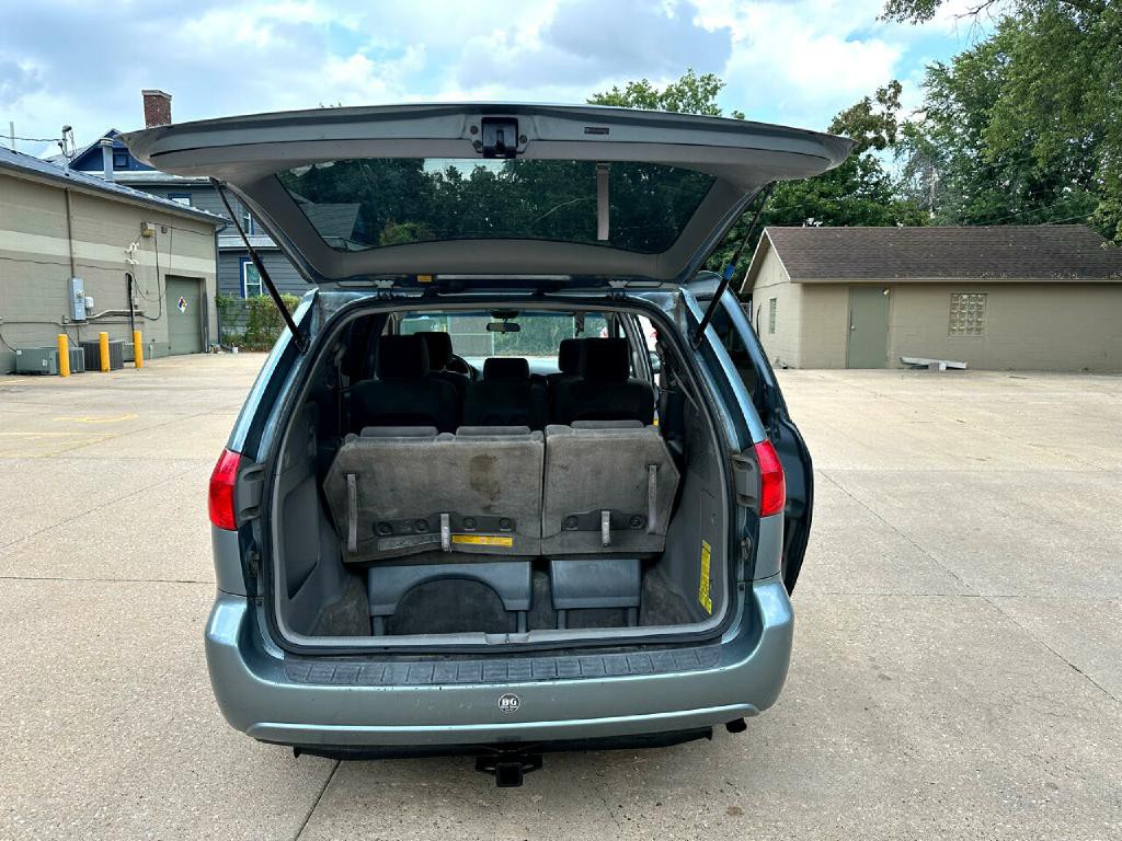 2008 Toyota Sienna Image 16