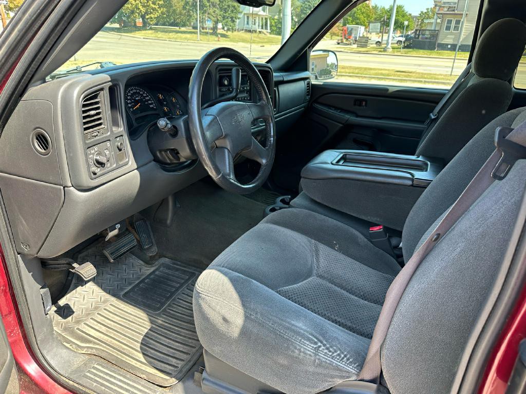 2004 Chevrolet Silverado 1500 Image 21