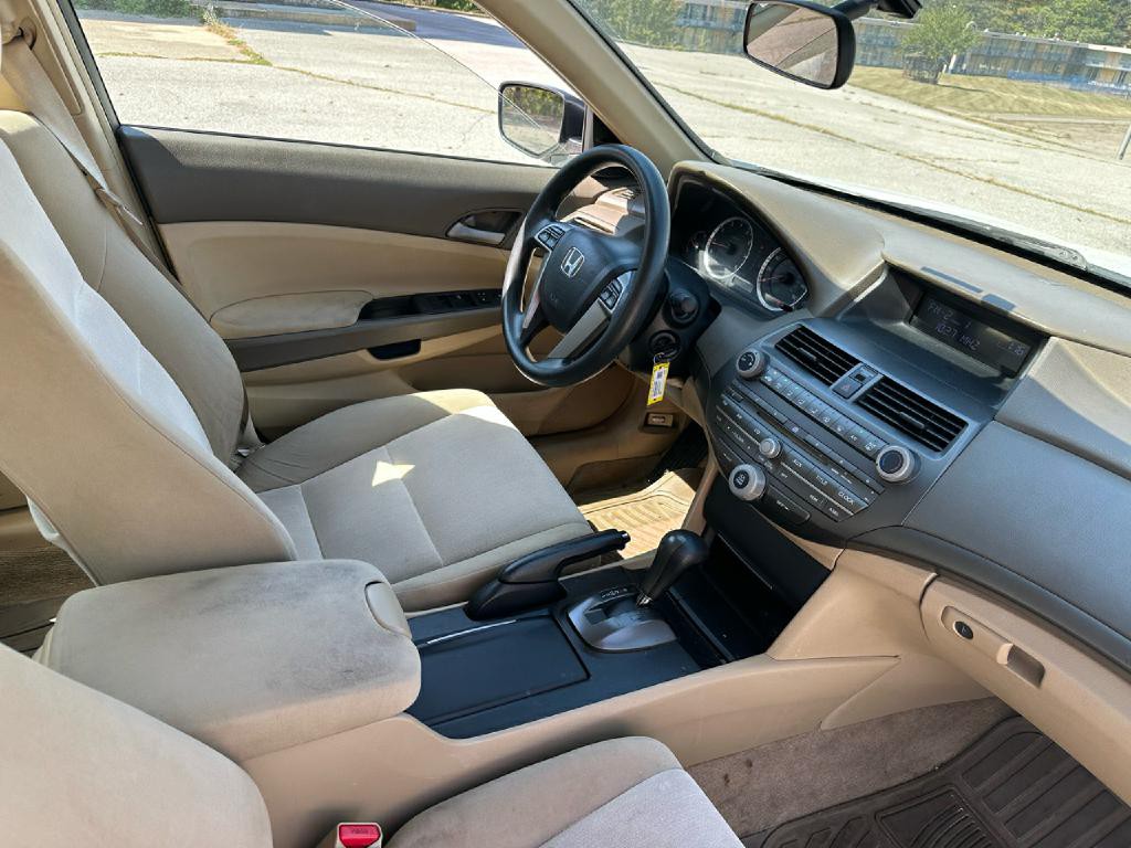 2009 Honda Accord Image 16