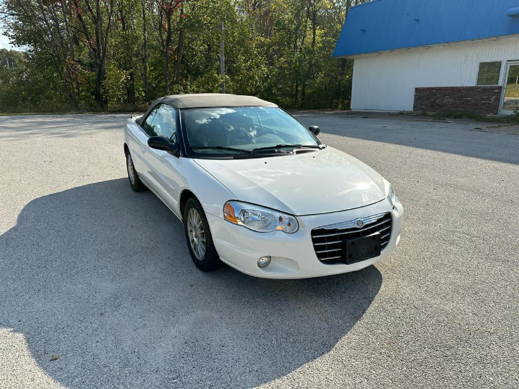 2004 Chrysler Sebring Image 2