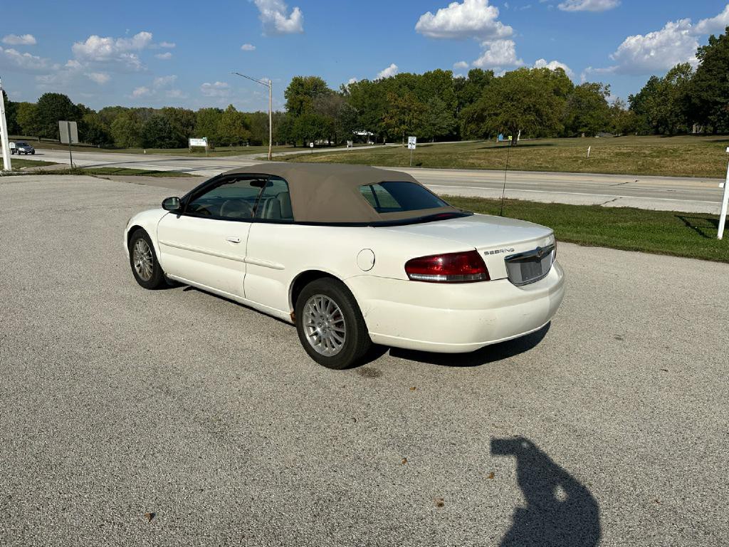 2004 Chrysler Sebring Image 9