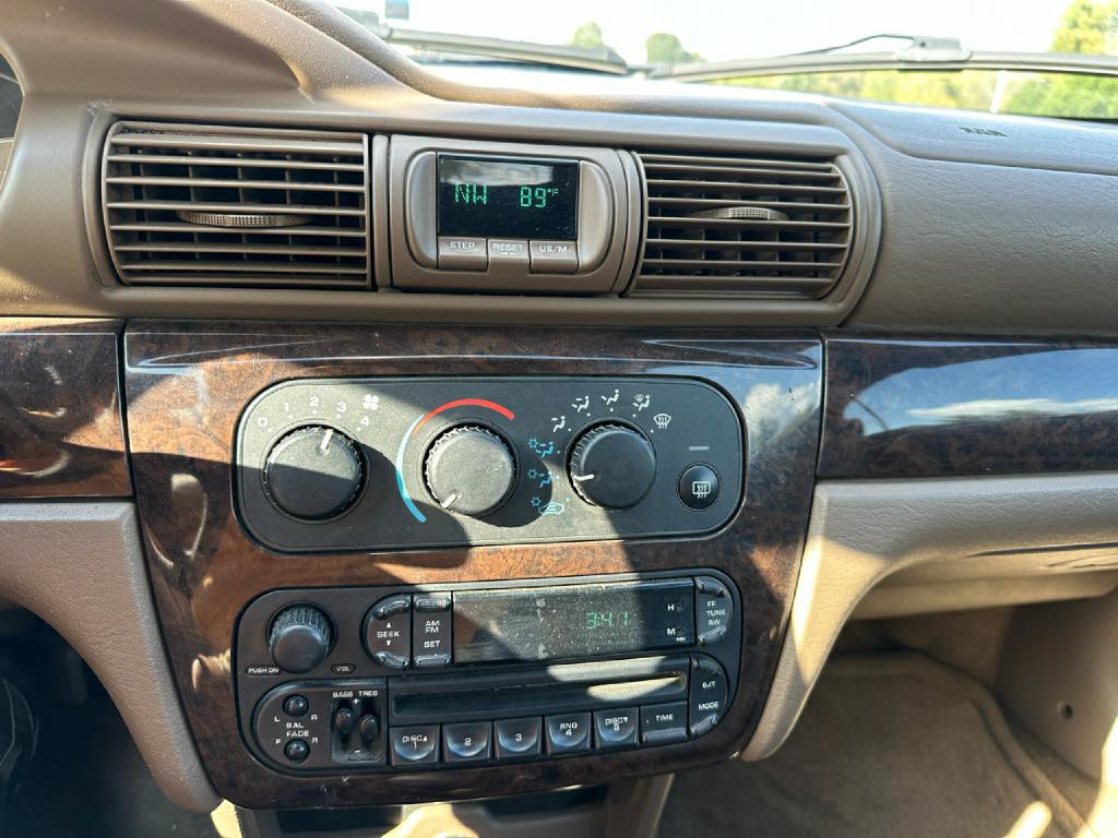 2004 Chrysler Sebring Image 17