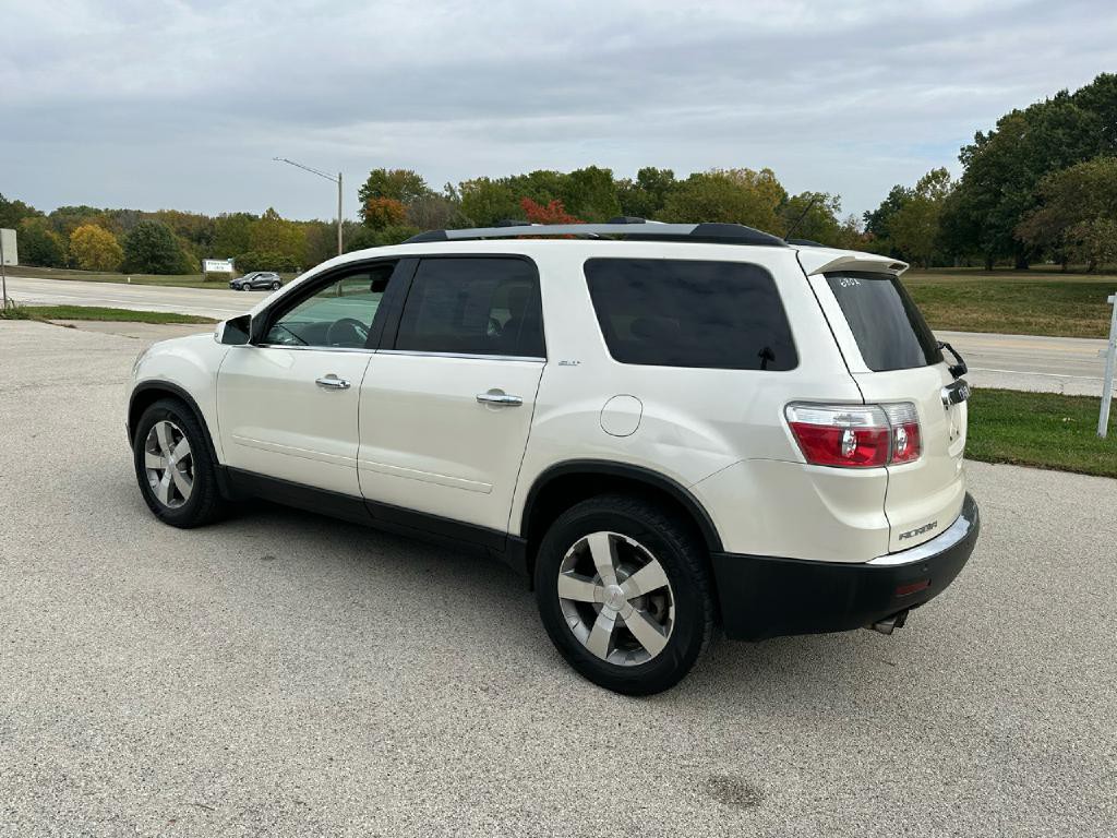2011 GMC Acadia Image 9