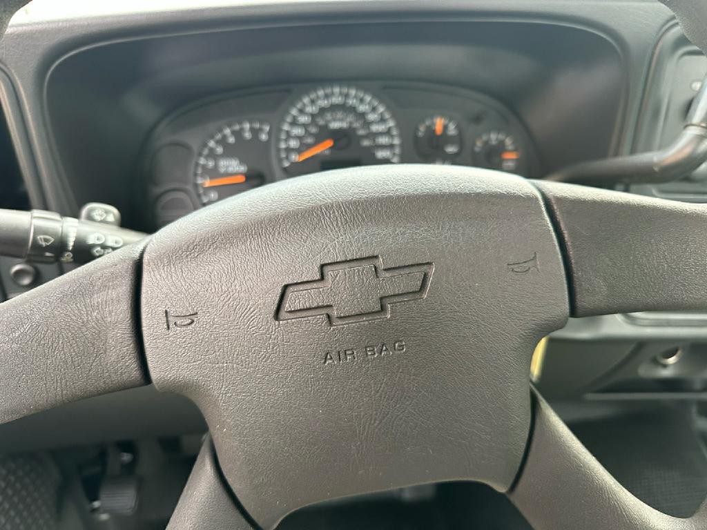 2004 Chevrolet Silverado 1500 Image 20