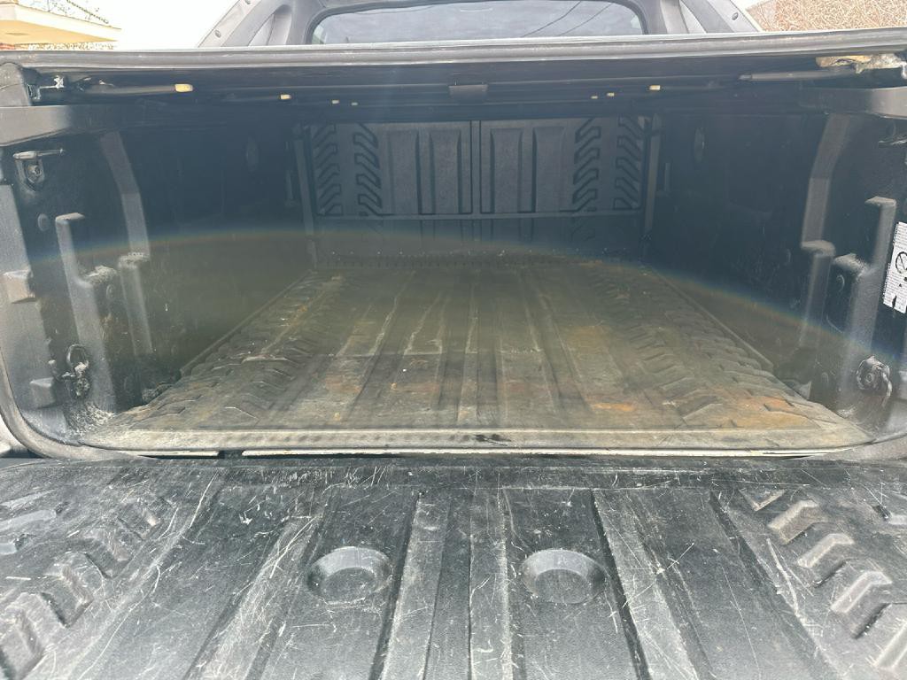 2003 Chevrolet Avalanche Image 9