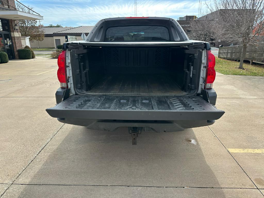 2003 Chevrolet Avalanche Image 10