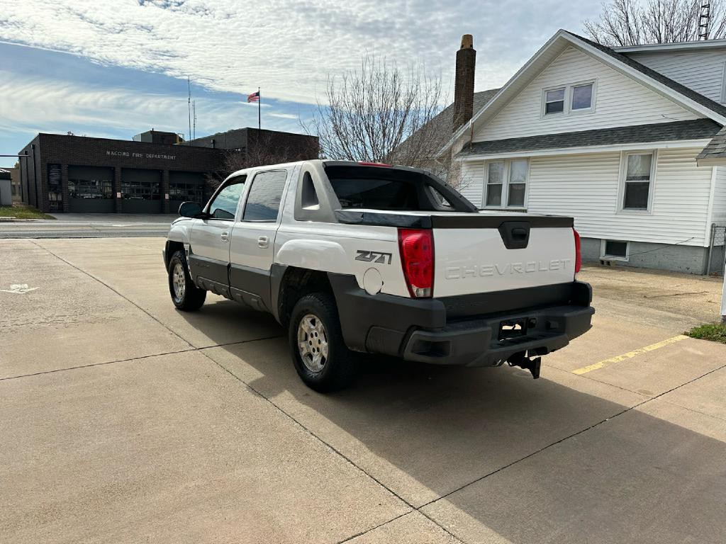 2003 Chevrolet Avalanche Image 11