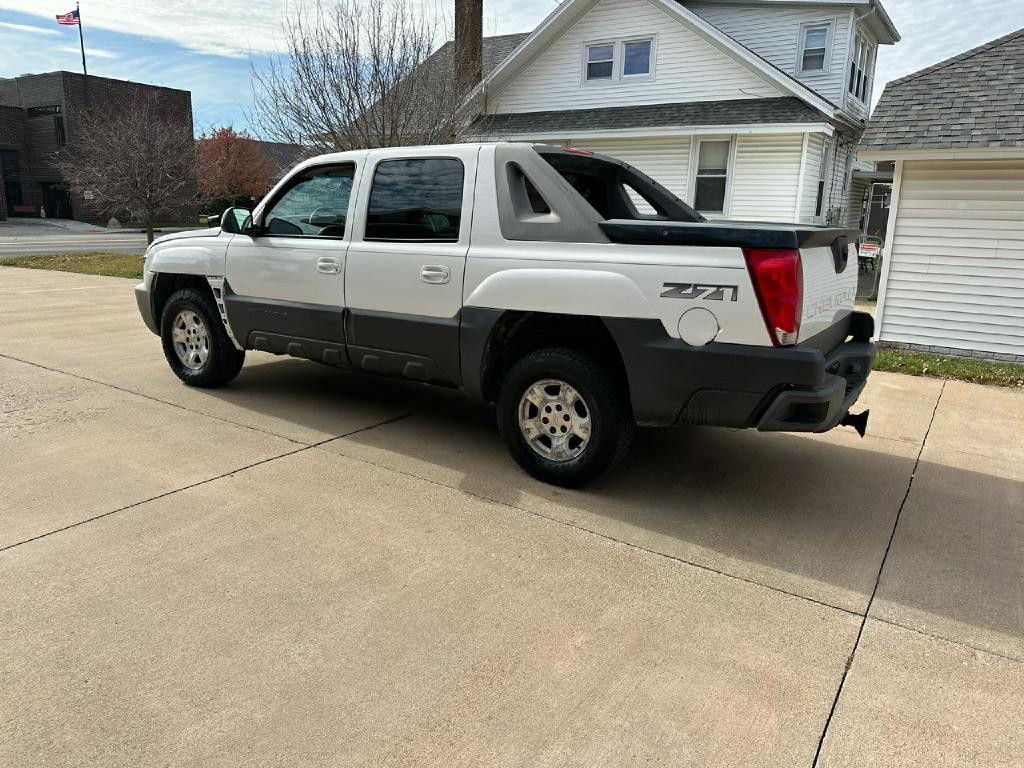 2003 Chevrolet Avalanche Image 12