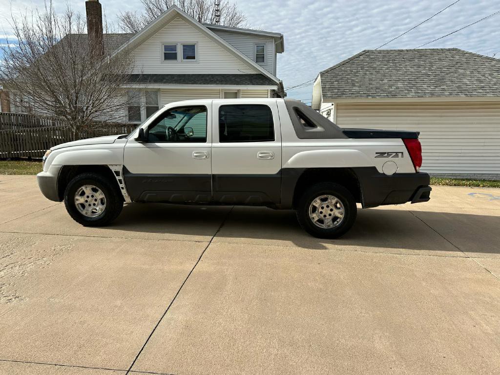2003 Chevrolet Avalanche Image 13