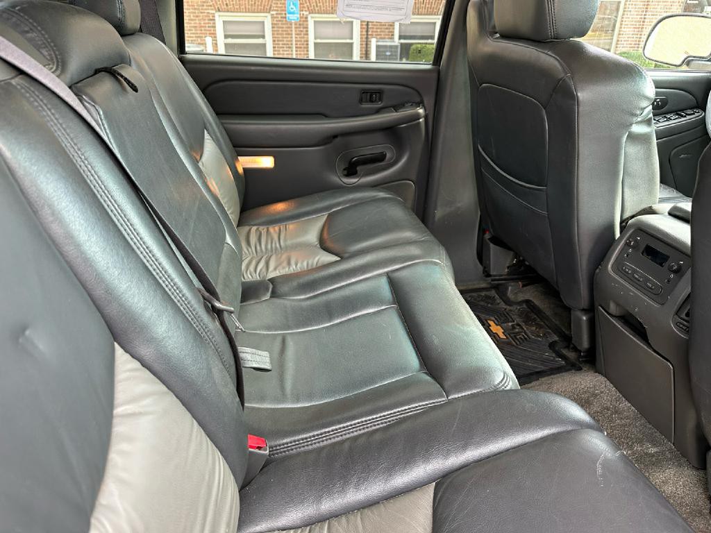 2003 Chevrolet Avalanche Image 18