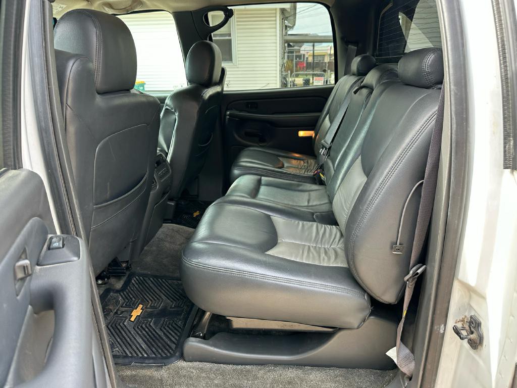 2003 Chevrolet Avalanche Image 21