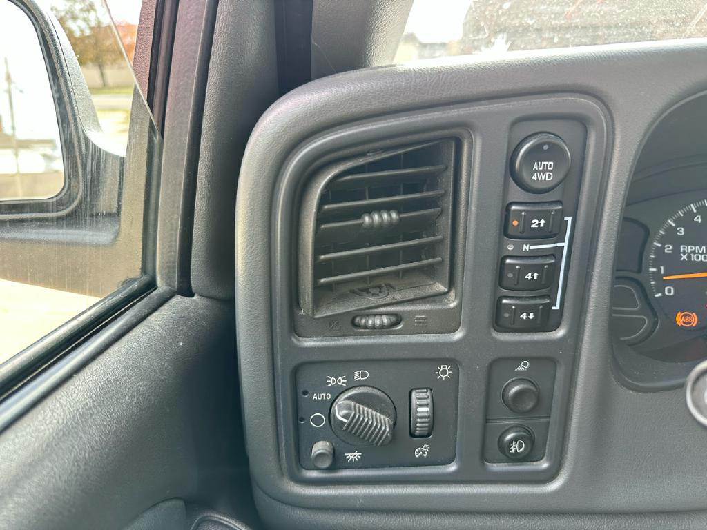 2003 Chevrolet Avalanche Image 26