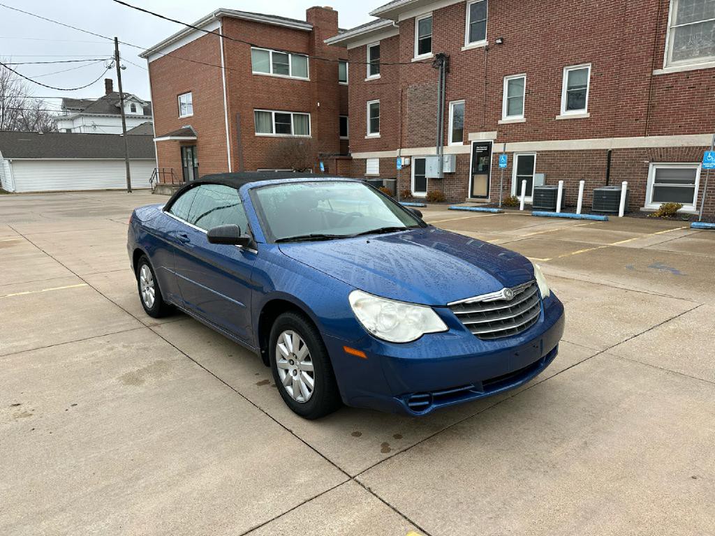 2010 Chrysler Sebring Image 2