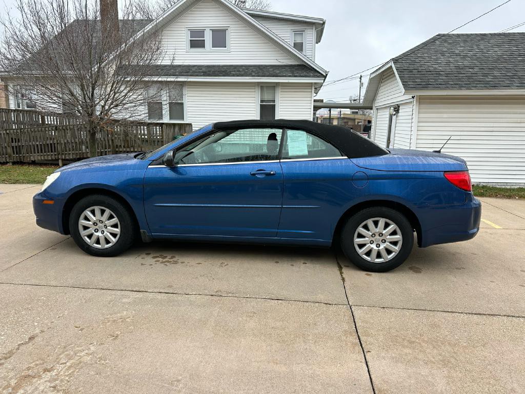 2010 Chrysler Sebring Image 8