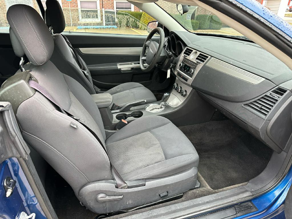 2010 Chrysler Sebring Image 12