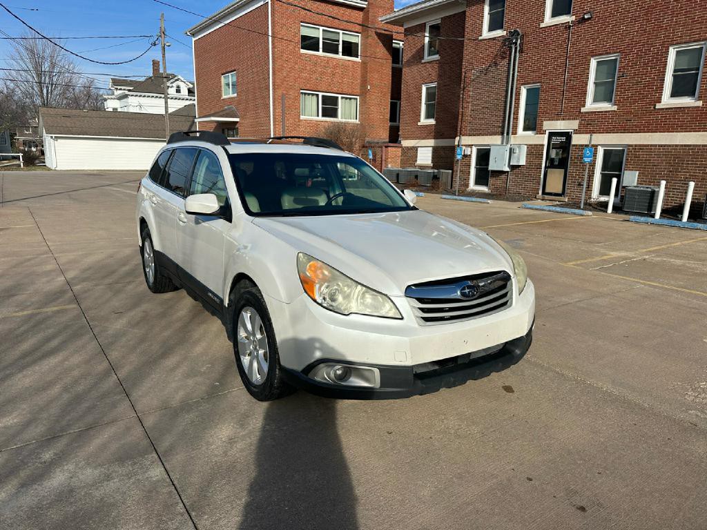 2010 Subaru Outback Image 2