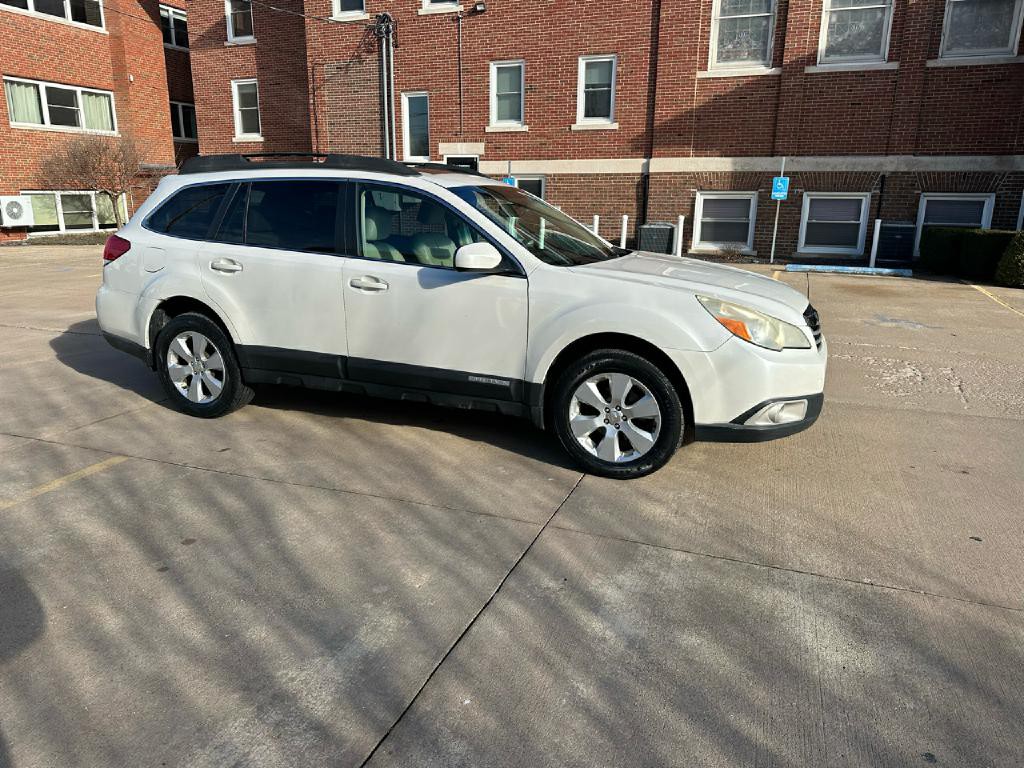 2010 Subaru Outback Image 4