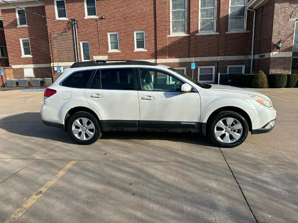2010 Subaru Outback Image 5
