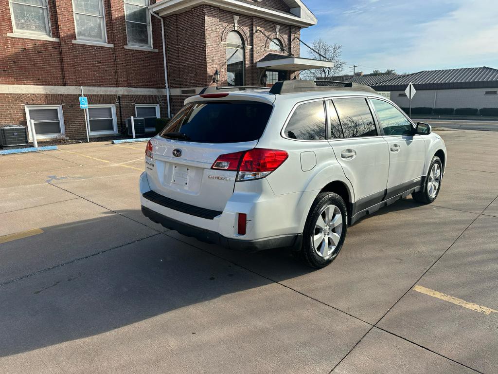 2010 Subaru Outback Image 6