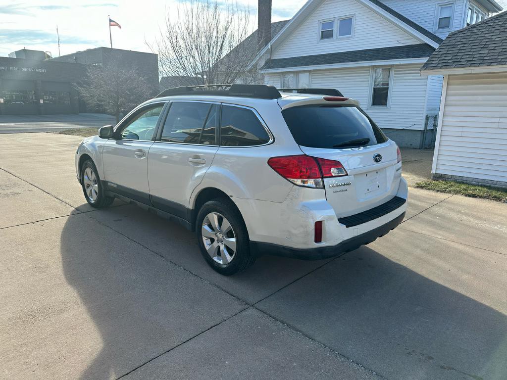 2010 Subaru Outback Image 8