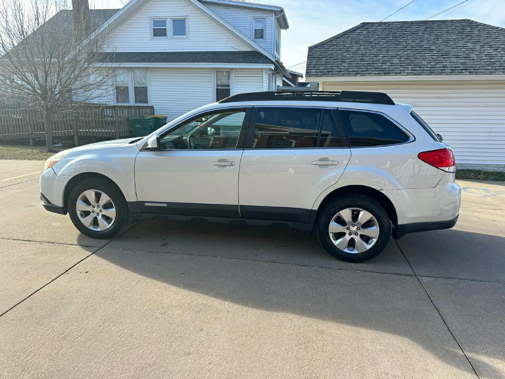 2010 Subaru Outback Image 9