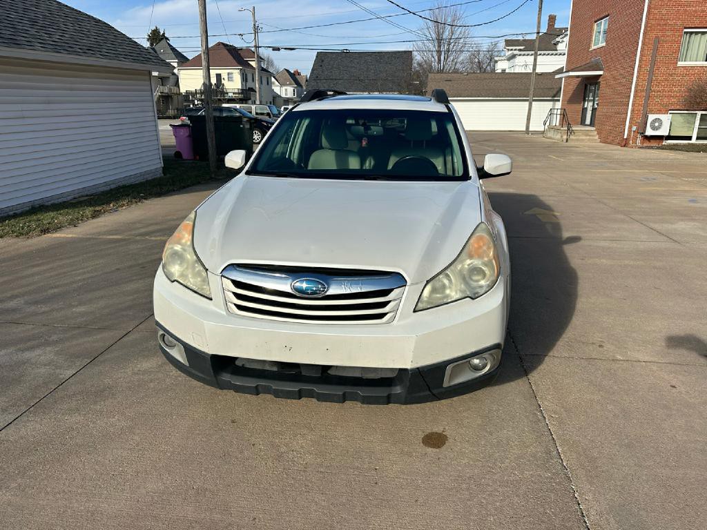 2010 Subaru Outback Image 11