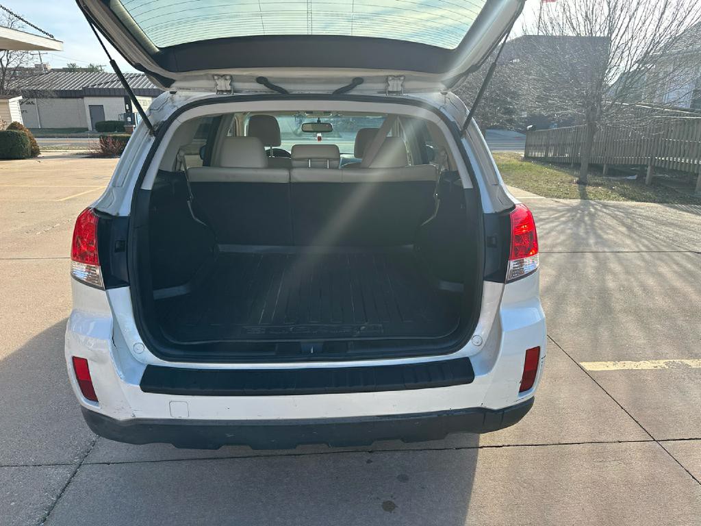 2010 Subaru Outback Image 12
