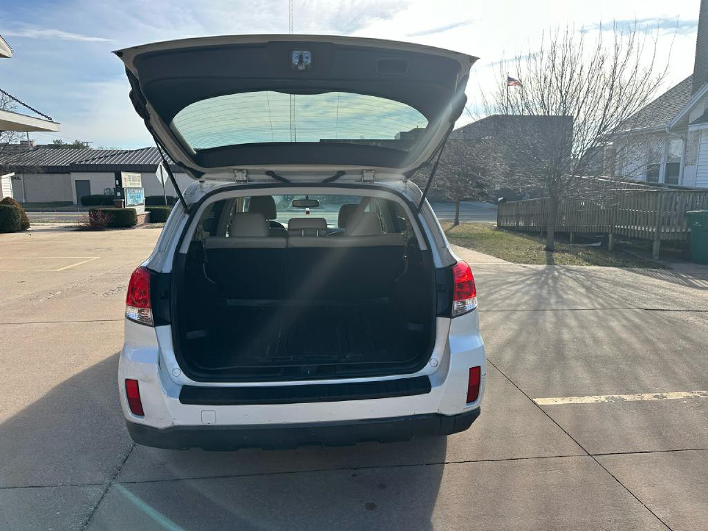 2010 Subaru Outback Image 13