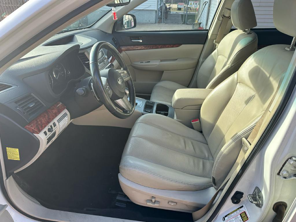 2010 Subaru Outback Image 19