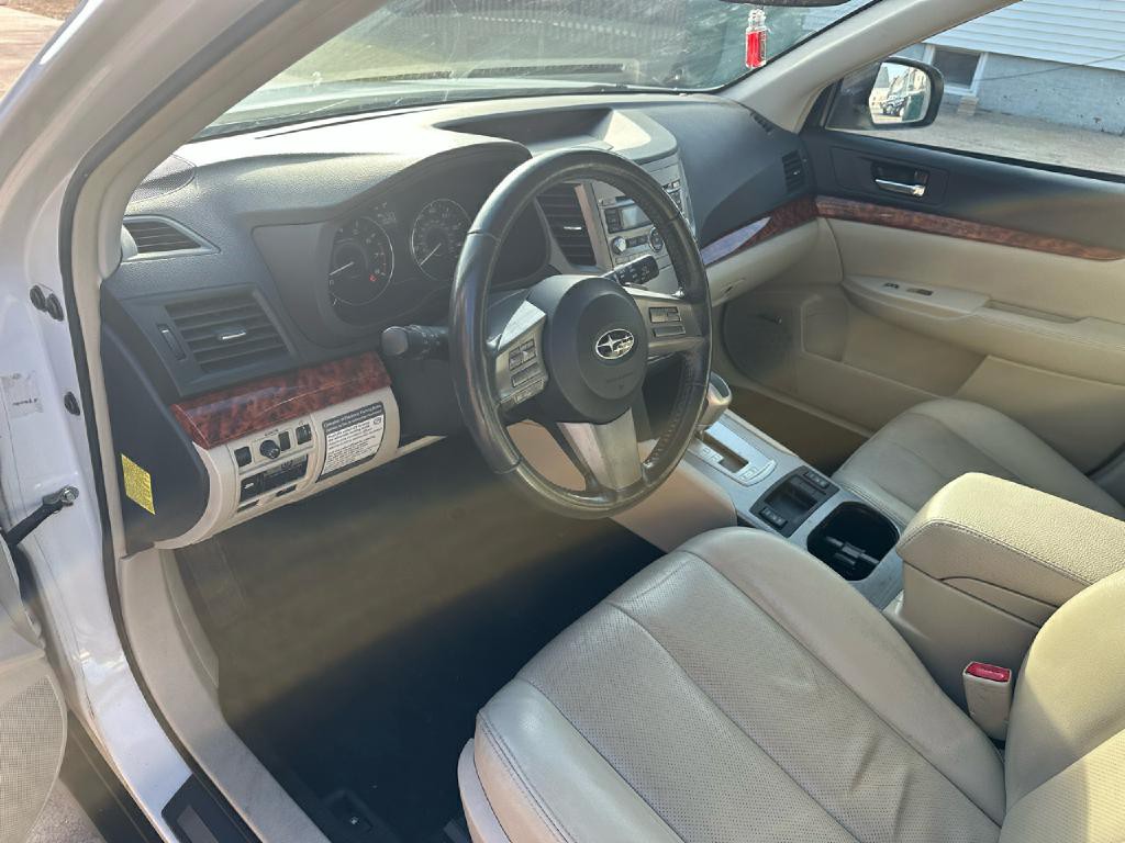 2010 Subaru Outback Image 20