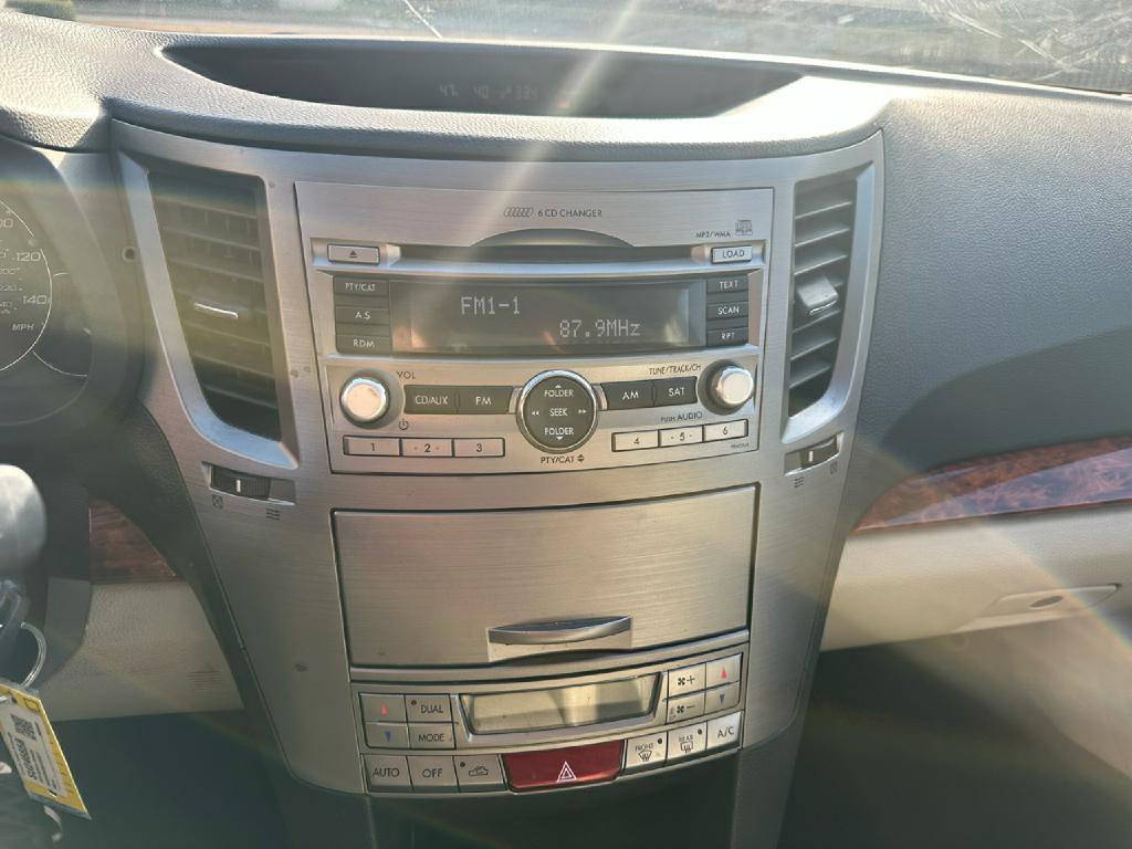 2010 Subaru Outback Image 21