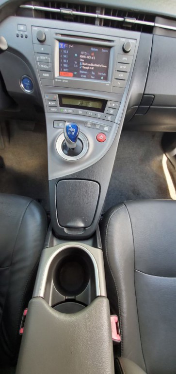 2012 Toyota Prius Image 13