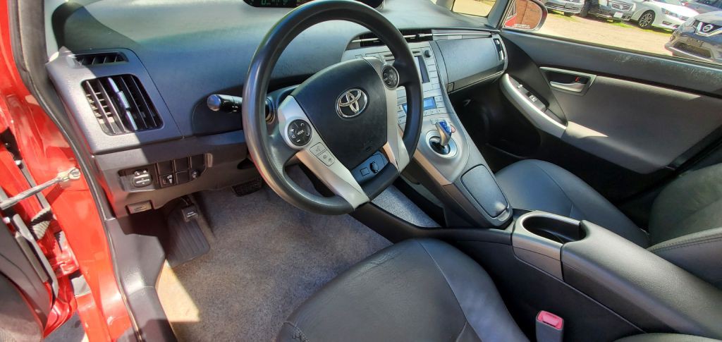 2012 Toyota Prius Image 14