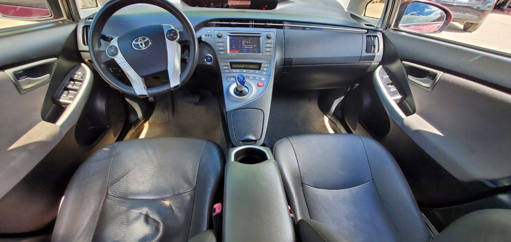 2012 Toyota Prius Image 17