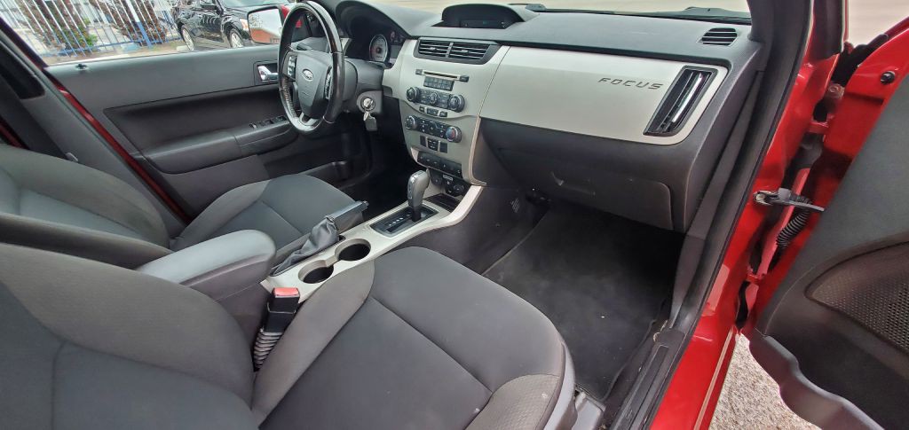 2010 Ford Focus Image 18