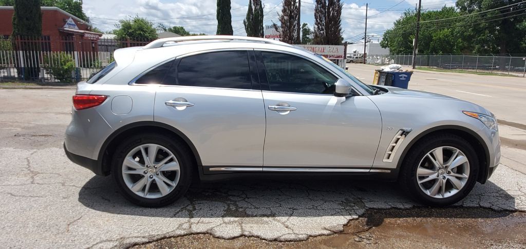 2015 INFINITI QX70 Image 9