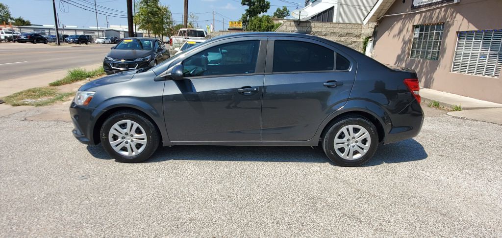2017 Chevrolet Sonic Image 3
