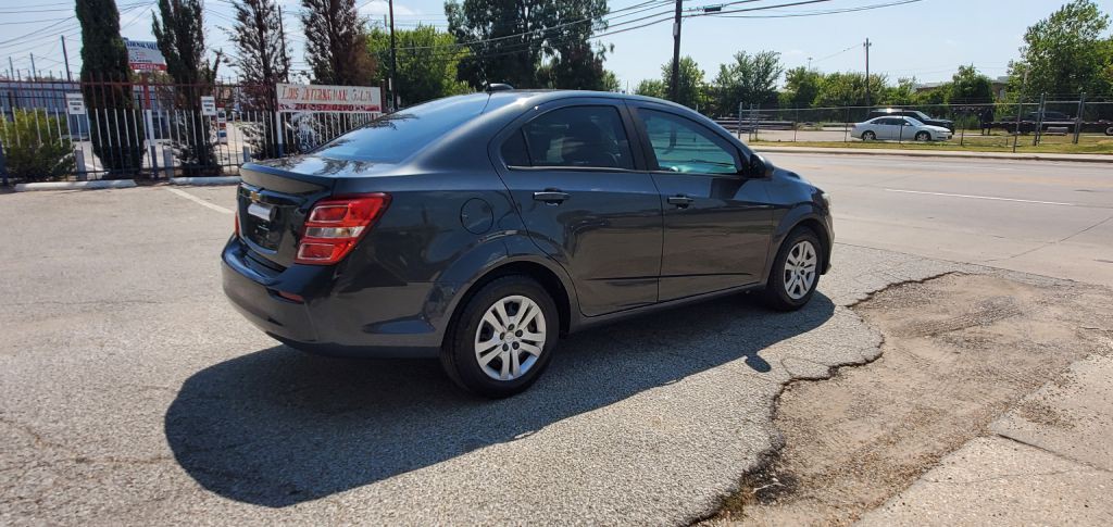 2017 Chevrolet Sonic Image 7