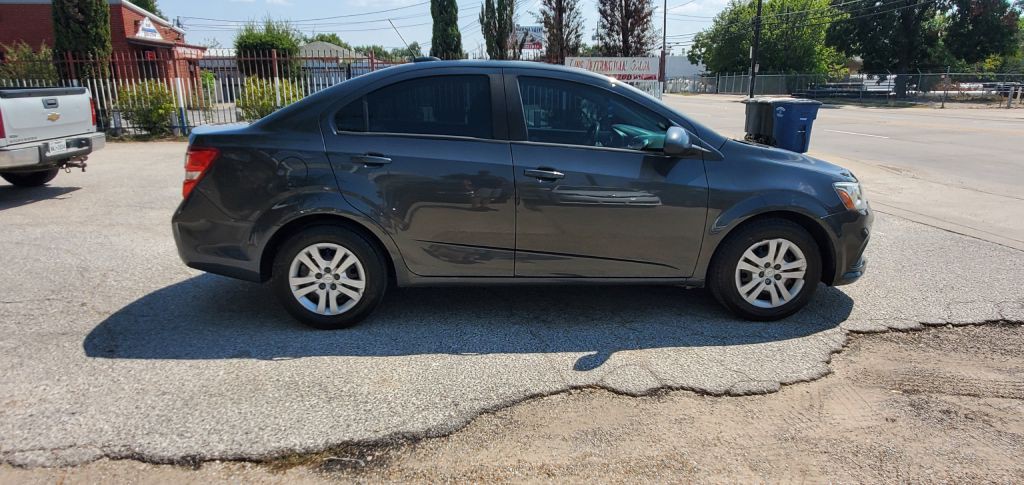 2017 Chevrolet Sonic Image 8