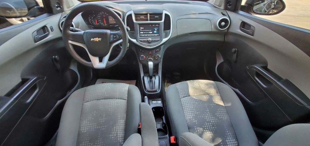 2017 Chevrolet Sonic Image 17