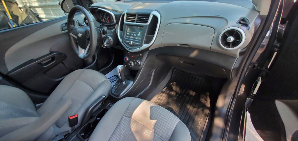 2017 Chevrolet Sonic Image 18