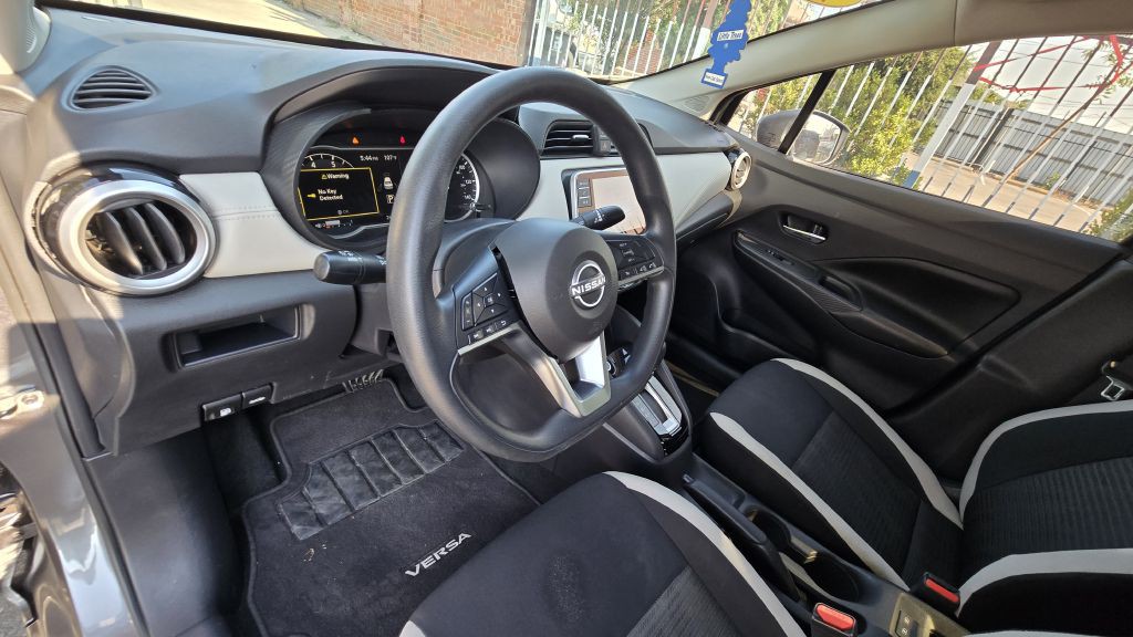 2020 Nissan Versa Image 14