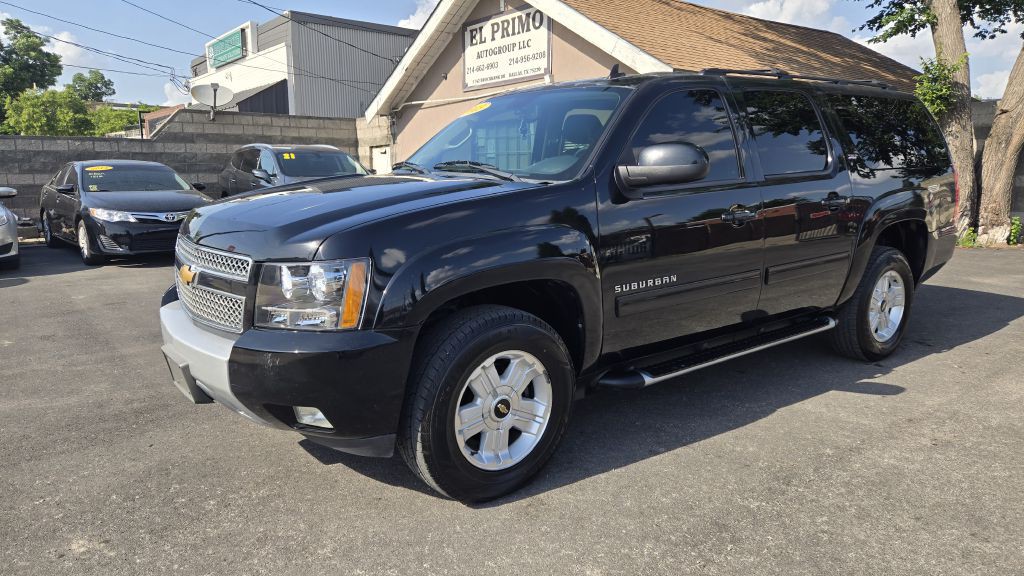 2013 Chevrolet Suburban Image 2