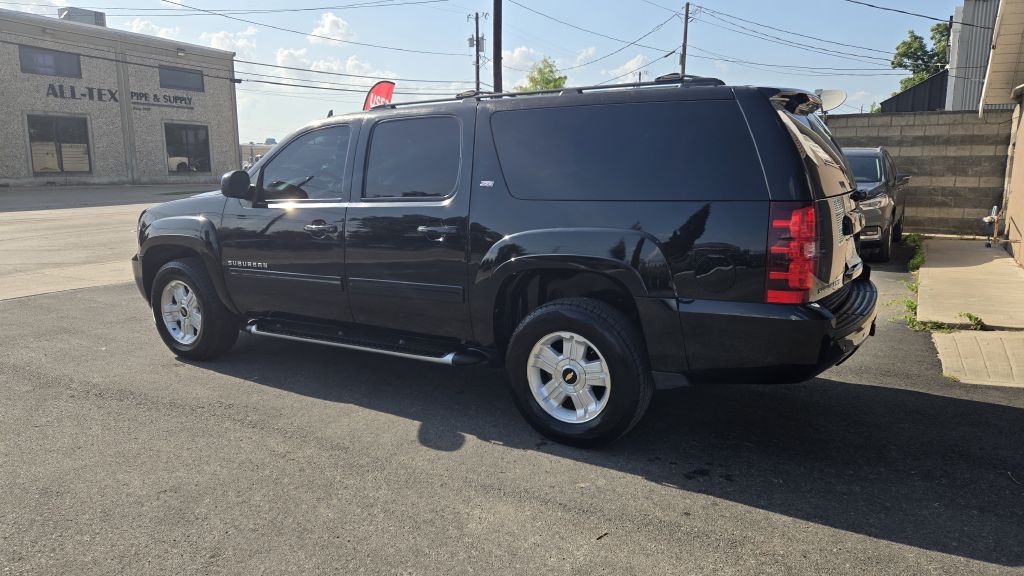 2013 Chevrolet Suburban Image 4