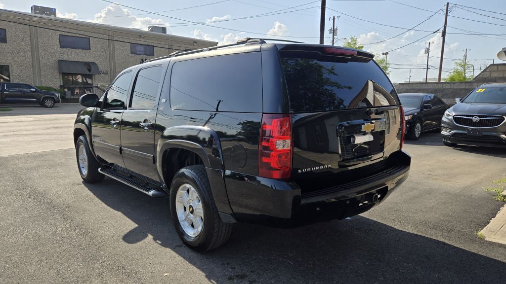 2013 Chevrolet Suburban Image 5