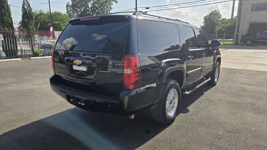 2013 Chevrolet Suburban Image 6