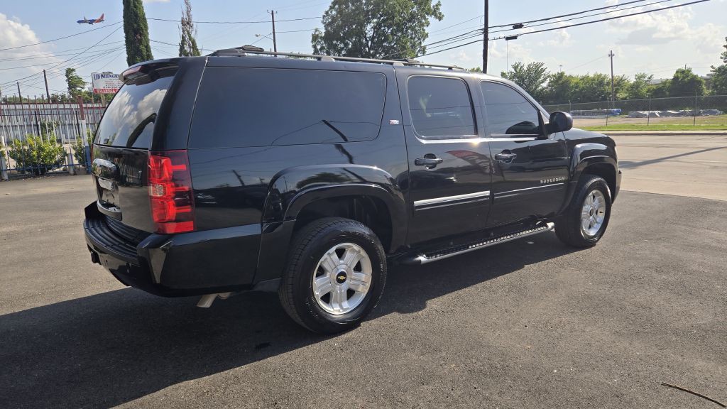 2013 Chevrolet Suburban Image 7