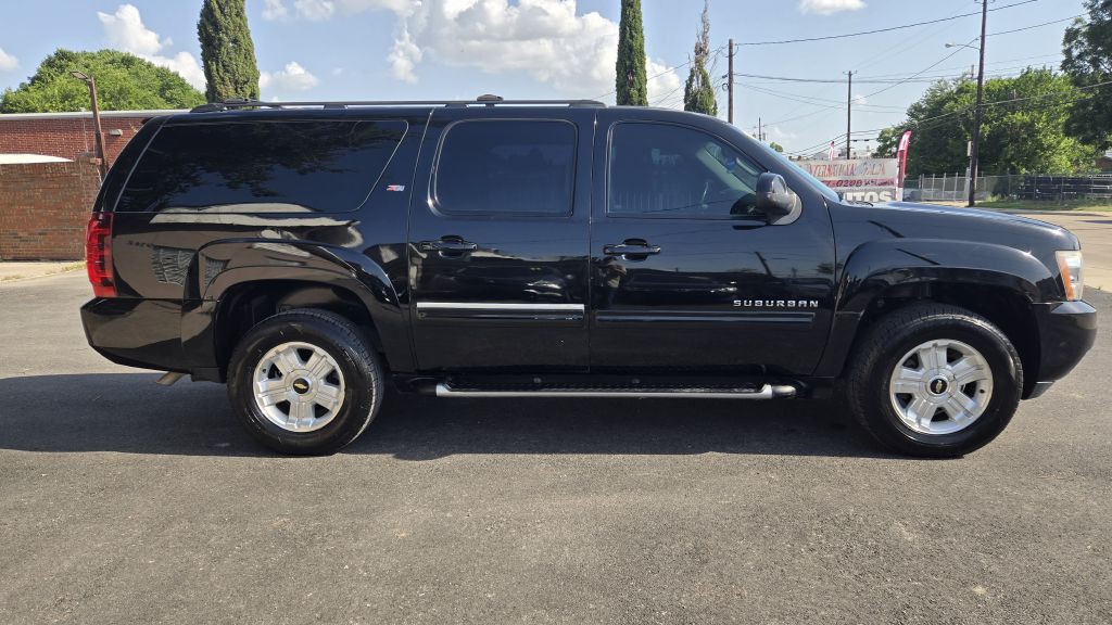 2013 Chevrolet Suburban Image 8
