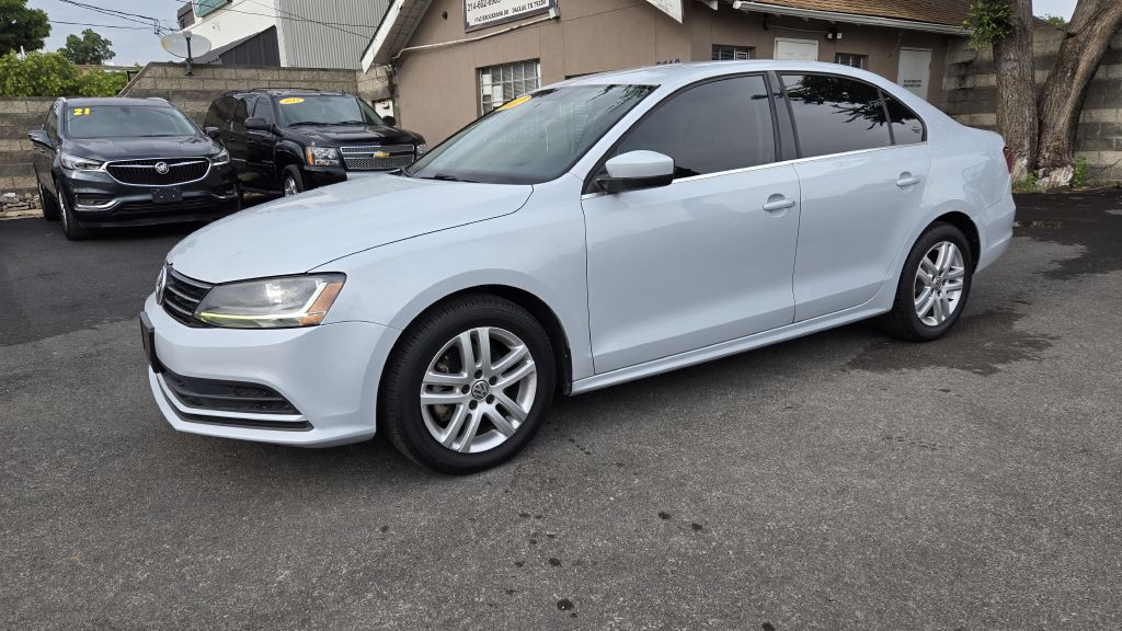 2017 Volkswagen Jetta Image 2
