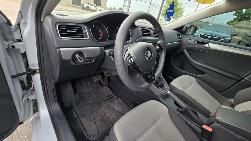 2017 Volkswagen Jetta Image 14